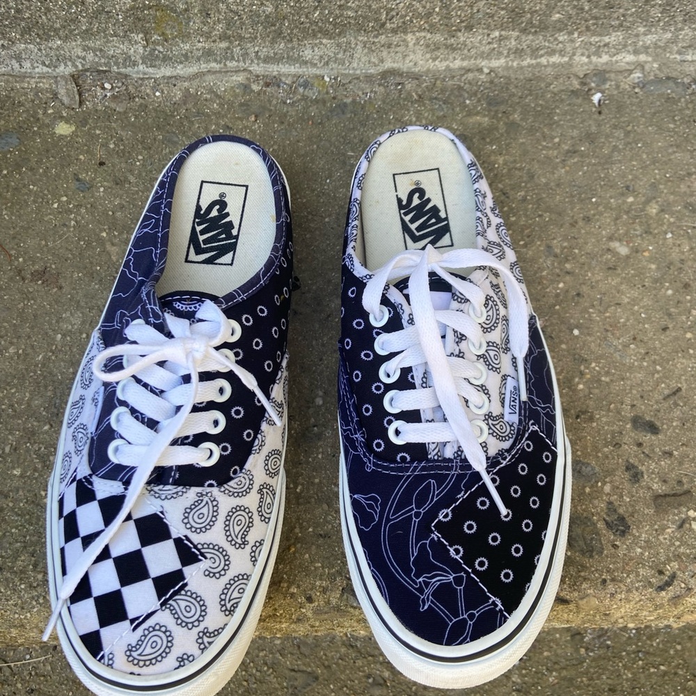 💥Flash Sale💥NWOT🔥Vans Slip - Ons Sneaker